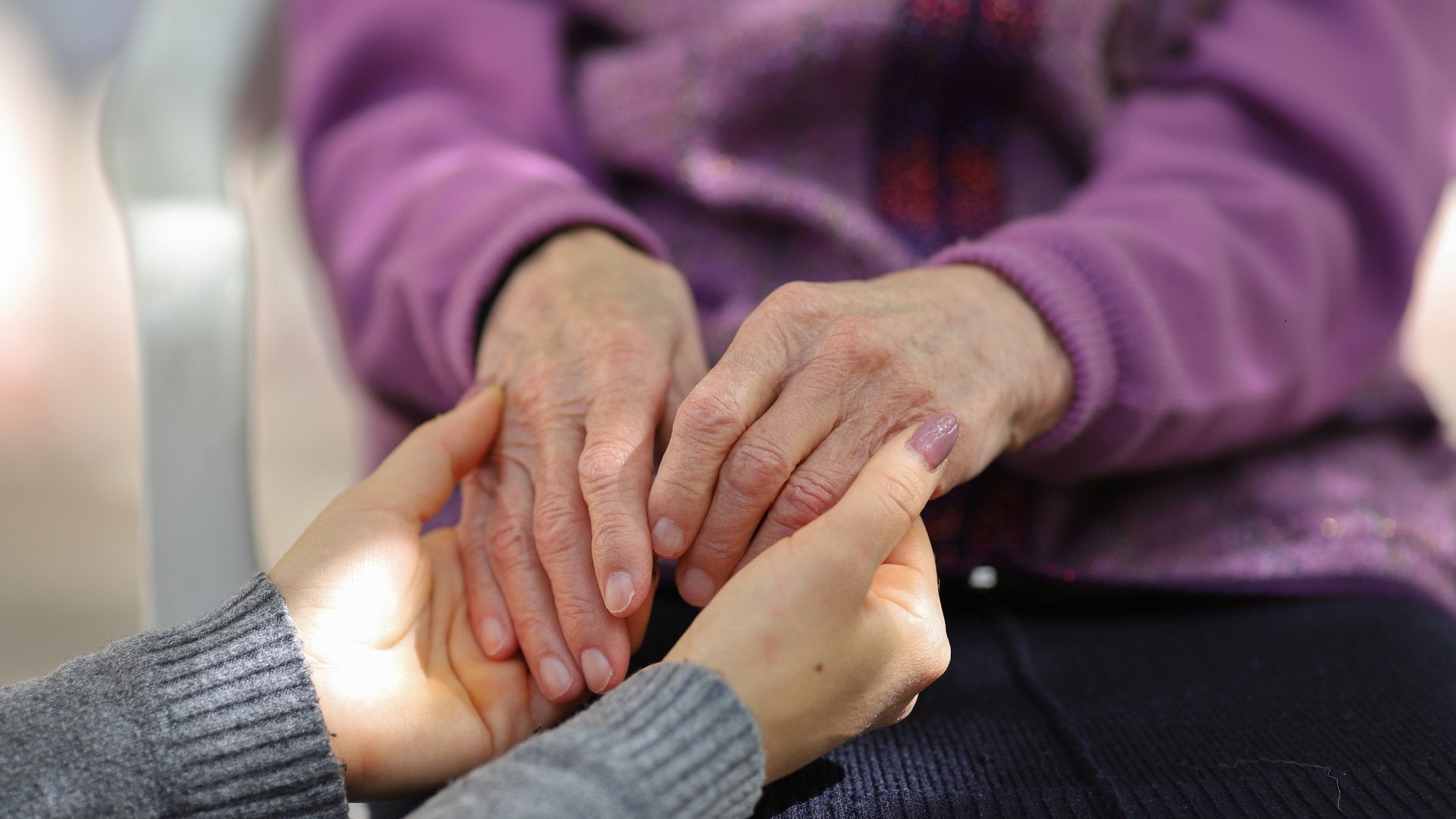 3 Ways Kini Can Help You Care for Elderly Loved Ones - Kinisium LLC